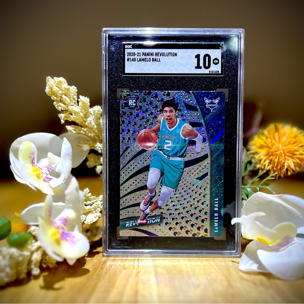 LÁMELO BALL 2020 - 21 PANINI REVOLUTION RARE MINT GRADE 10 CARD